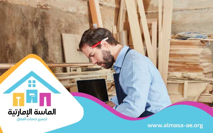 نجار في أم القيوين